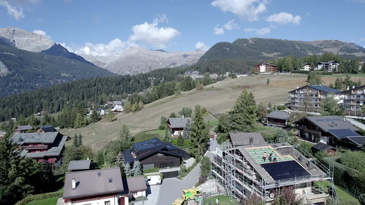 Le chantier Toltech dans son paysage alpin